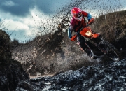 AYXapp下载-猛龙鏖战国王，周琦点燃赛场，一场跨越国界的篮球对话