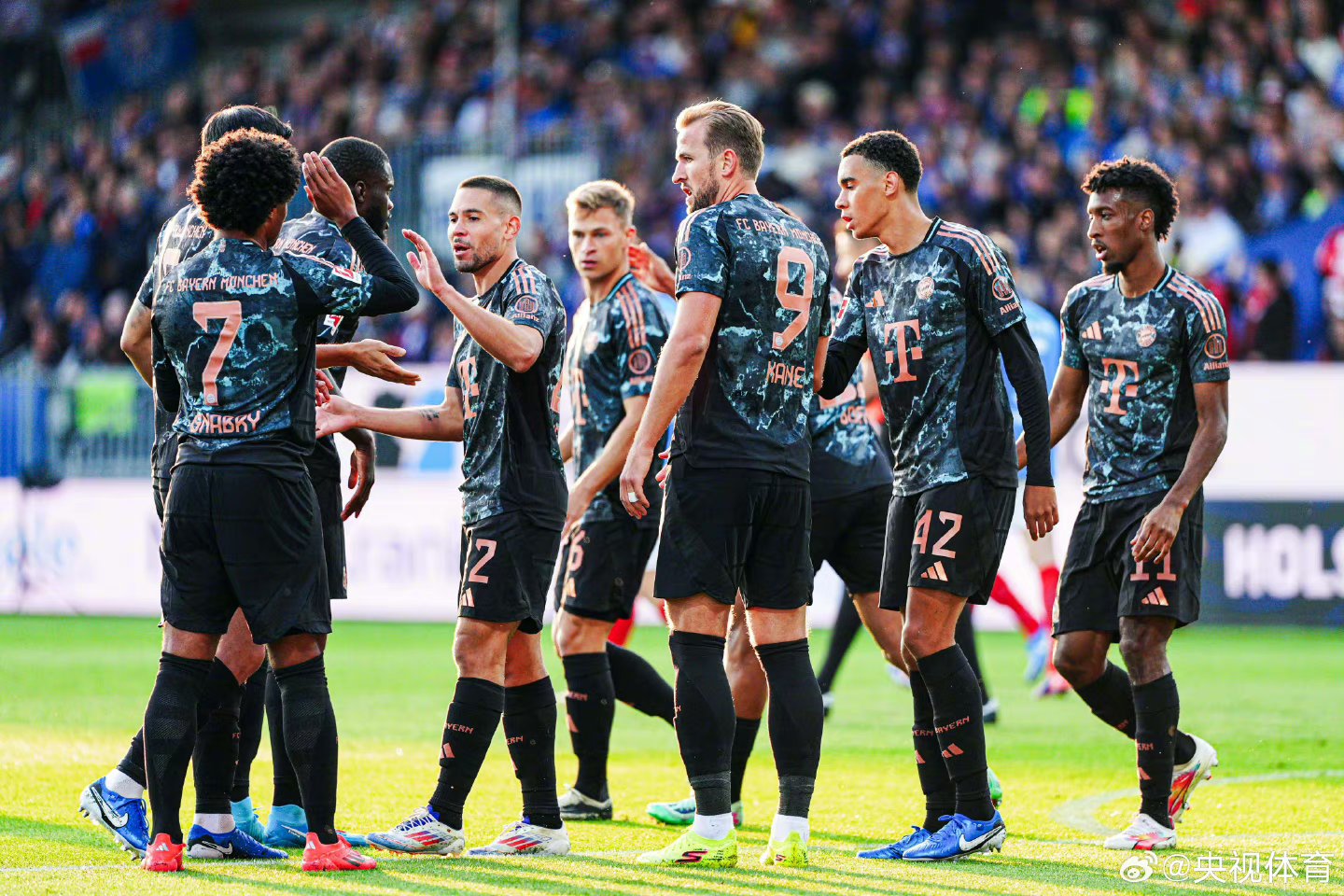 英格兰鏖战拜仁,库尔图瓦关键制胜 英格兰鏖战拜仁,库尔图瓦关键制胜