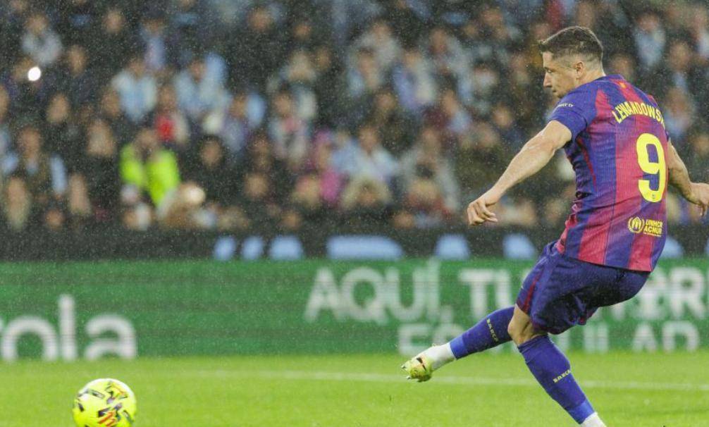 莱比锡红牛完胜曼联，莱万统治全场