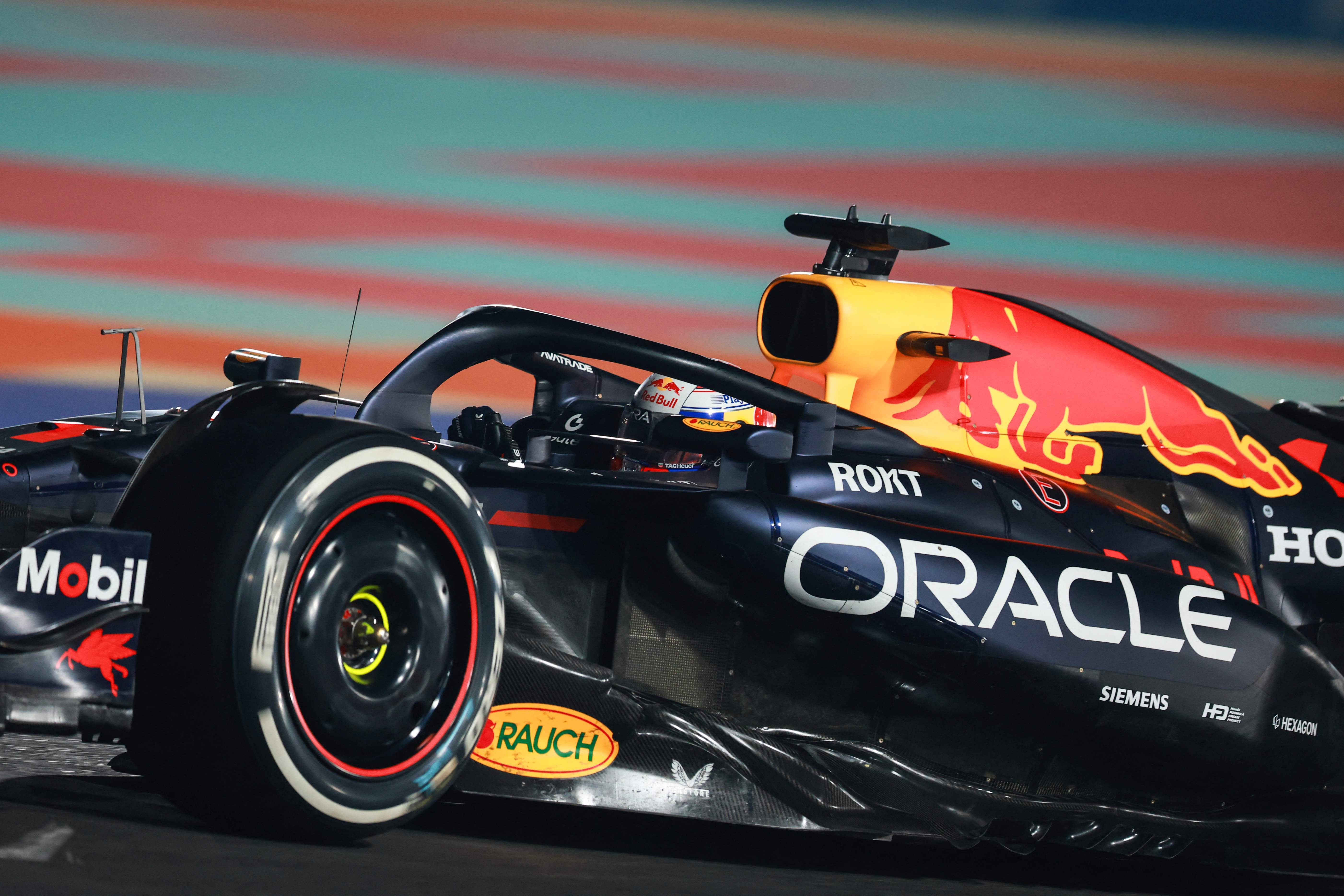 梅赛德斯完胜索伯车队，塞恩斯带队取胜