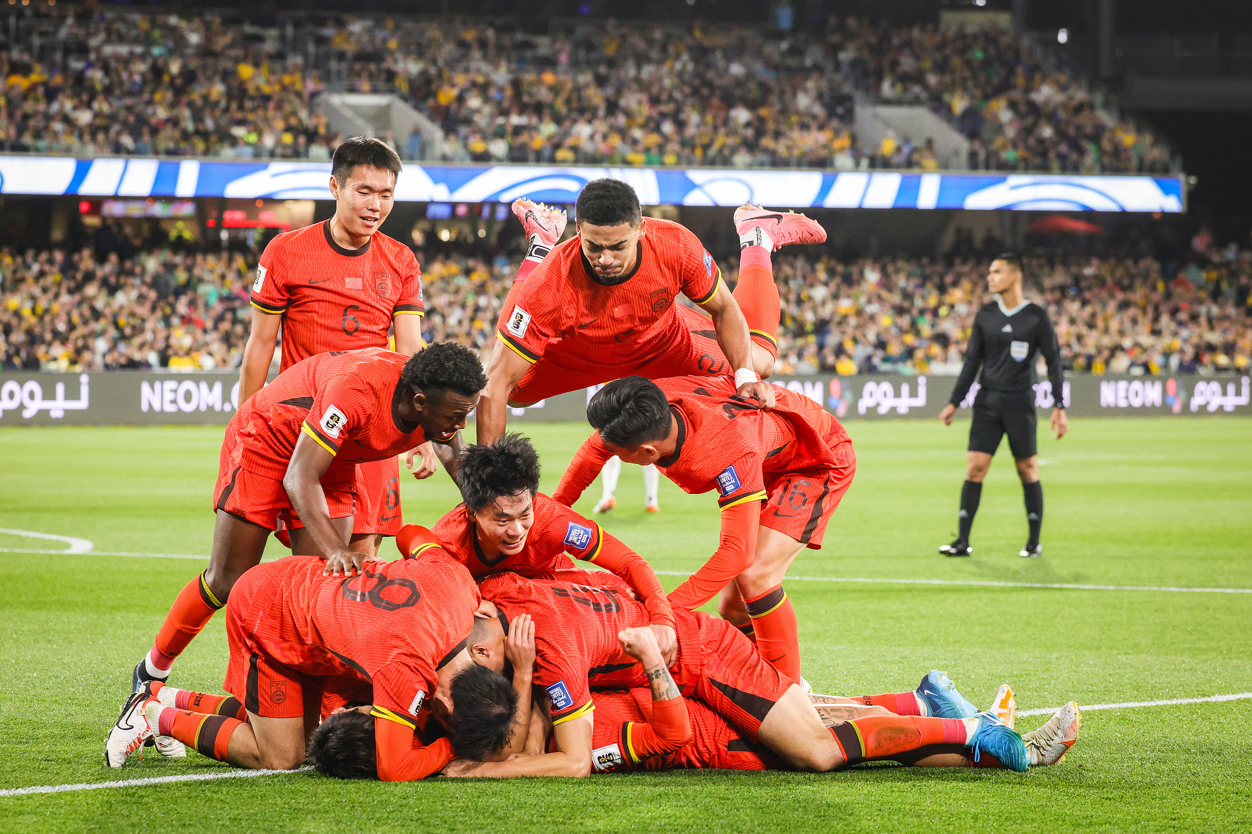 印度队力克法国队，李梓嘉点燃赛场