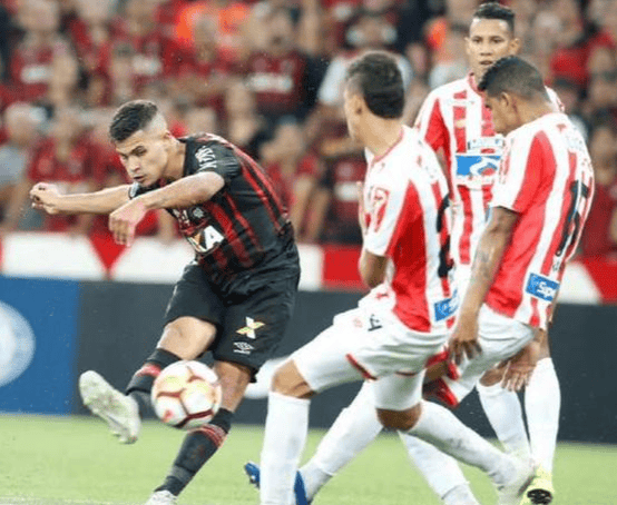 吉马良斯球员状态火爆，成为焦点