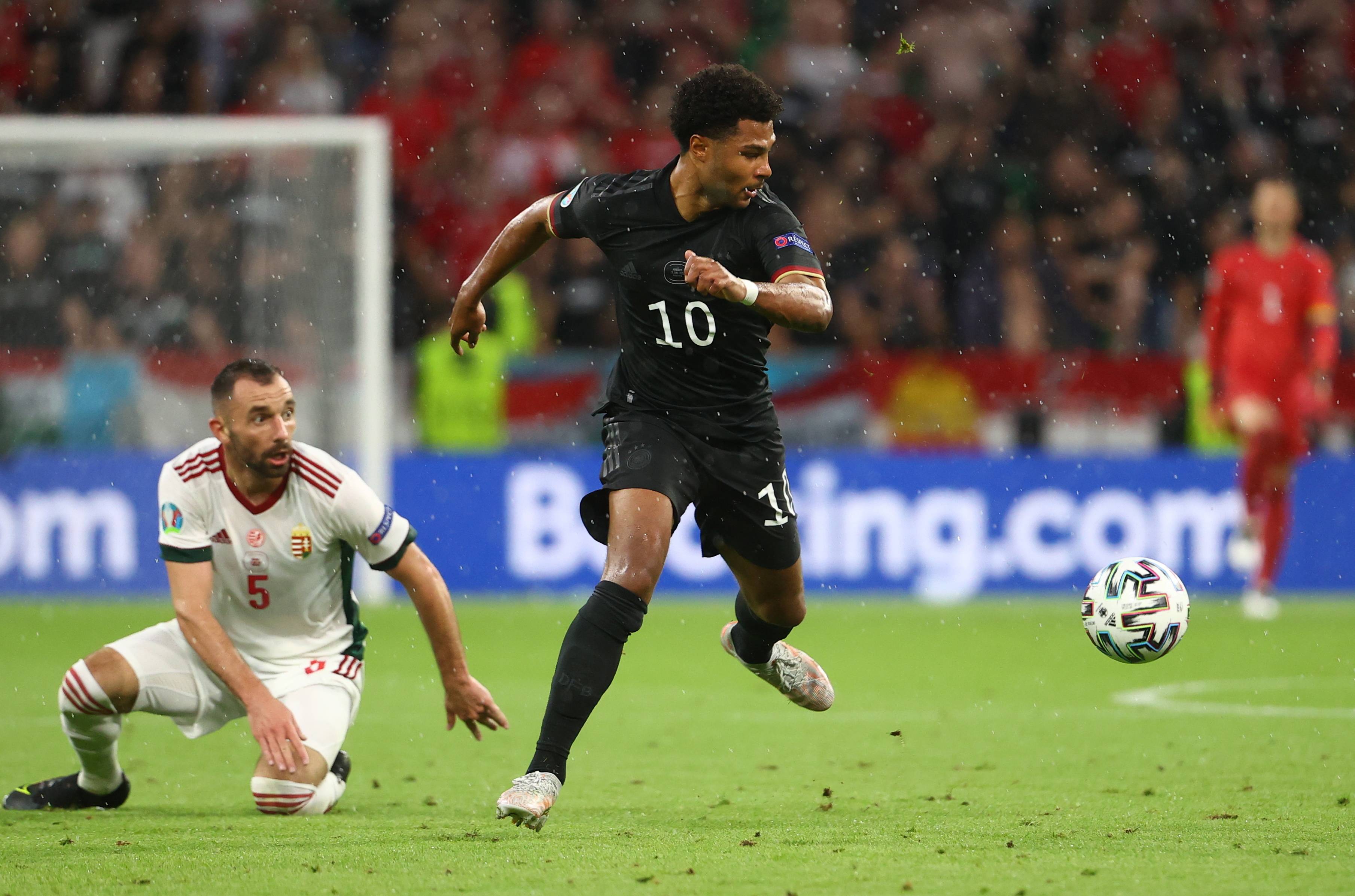 阿尔及利亚队逆转匈牙利，取得胜利