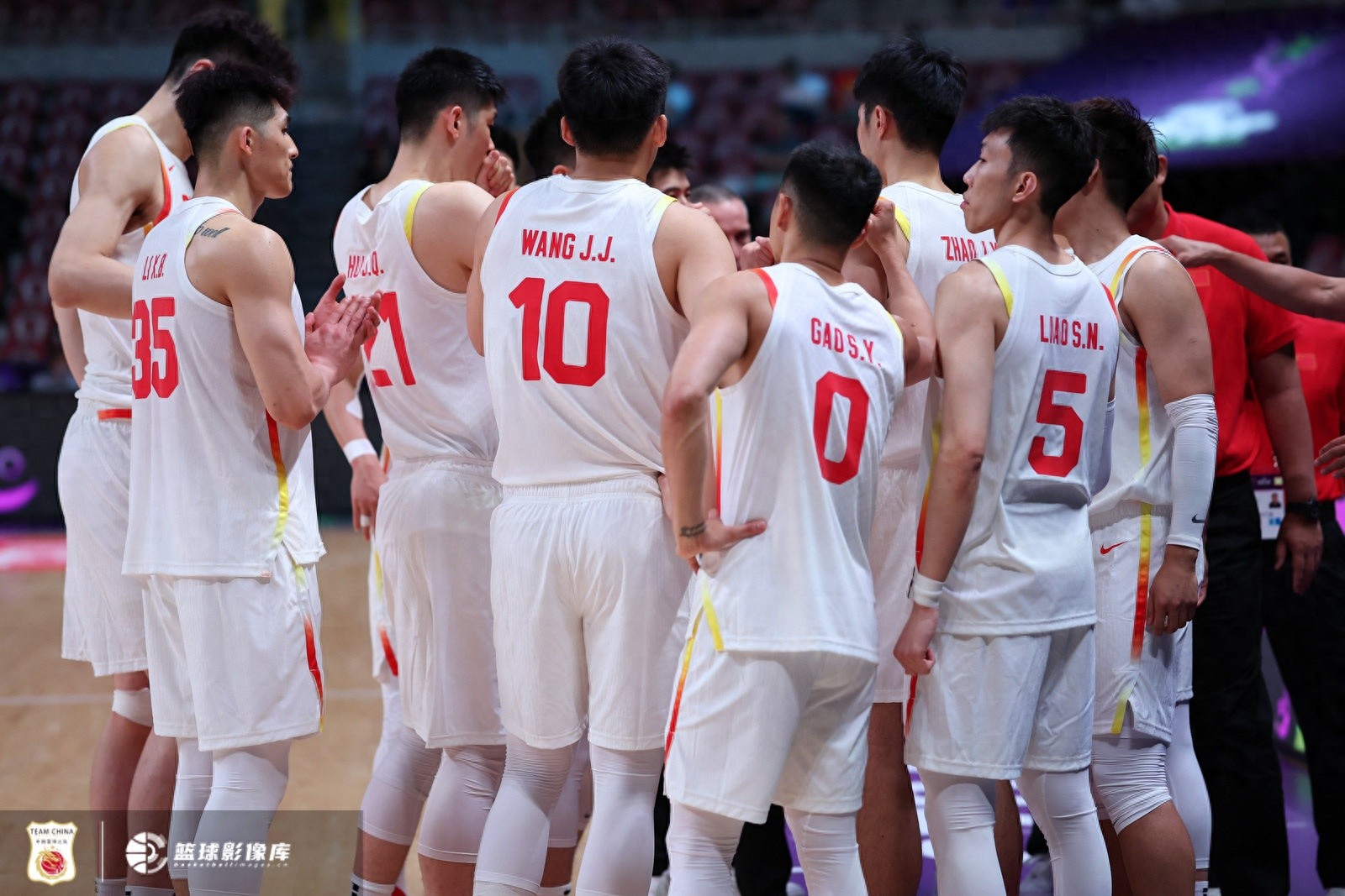 北京男篮团结一心备战半决赛,展现团队力量! 北京男篮团结一心备战半决赛,展现团队力量!