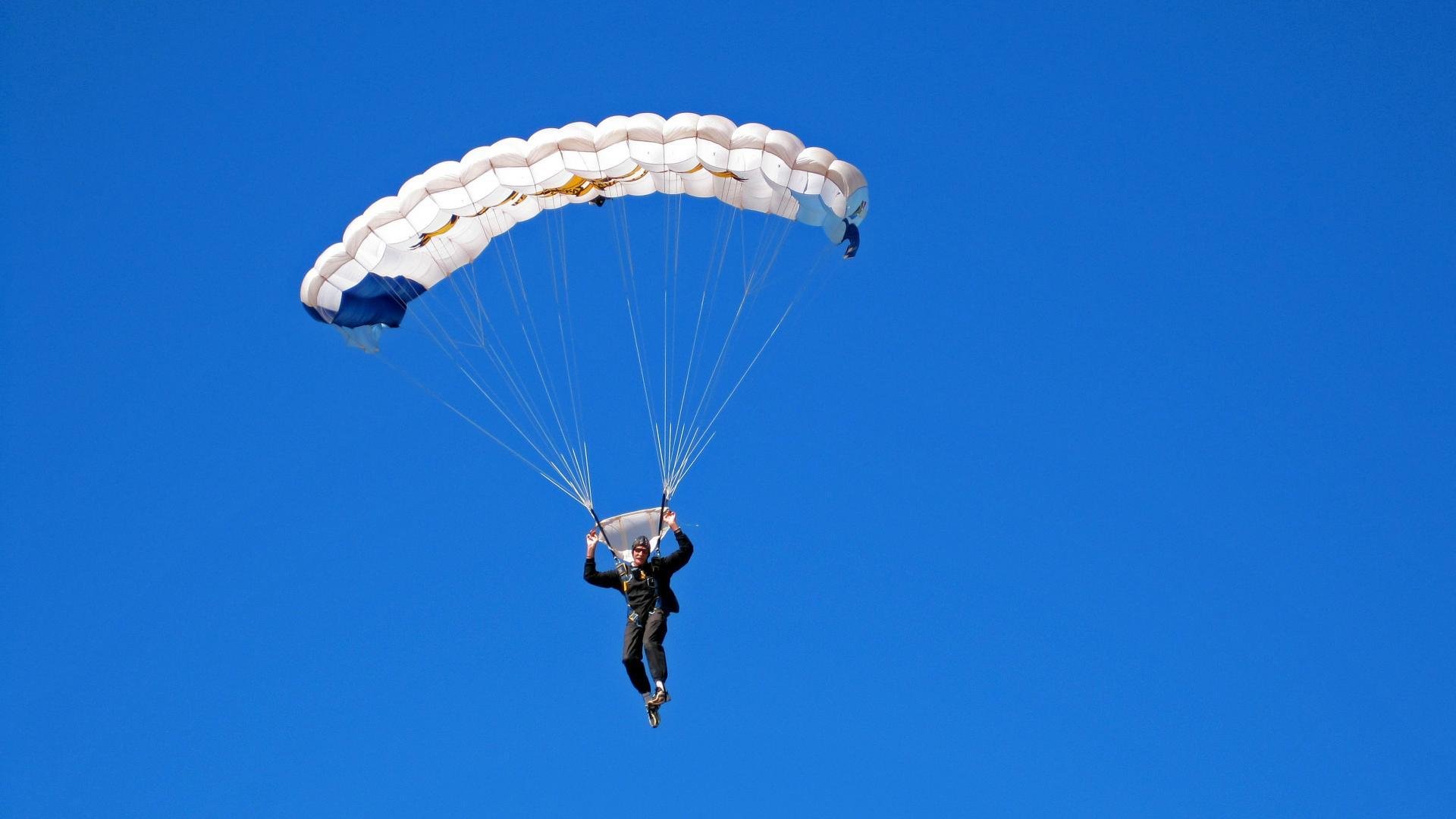 姆巴佩爆发之夜，新西兰翻盘那不勒斯，足球世界的平行奇迹