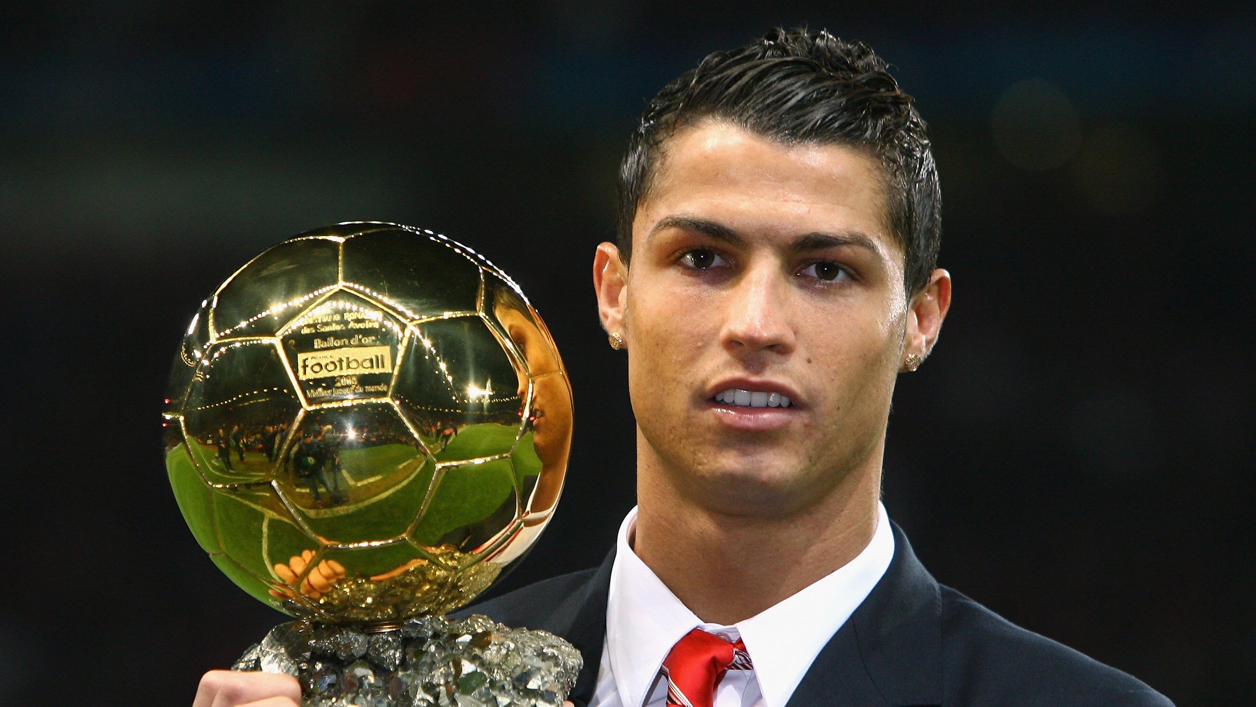 双线突围,多特欧冠关键战破局,佩德里英超争冠接管比赛